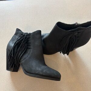 NWOT Vince Camuto Harlan Fringe Leather Boots